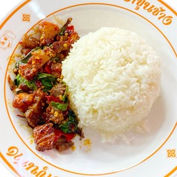 กะเพราหมูกรอบ (ราดข้าว)