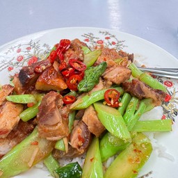 ต้องลองอาหารตามสั่ง by ลูกชิ้นทองคำ