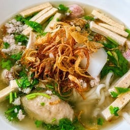 อาเฮงก๋วยจั๊บญวนเส้นสด&แจ่วฮ้อนสารคาม(ตลาดจันทร์หุ่นบำเพ็ญ)