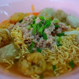 ก๋วยเตี๋ยวแคะสีลม
