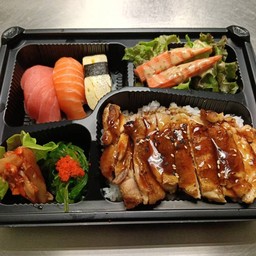 ชุดเบนโตะไก่ย่างเทริ+ชูชิ