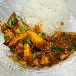 ผัดพริกแกงหมูกรอบ