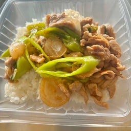 หมูชิ้นผัดพริกหยวก