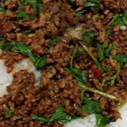 ข้าวกระเพราเนื้อสับ