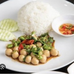 กะเพราลูกชิ้นปลากราย (โกเนี้ยว)