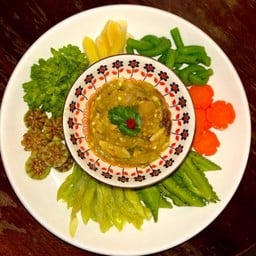 น้ำพริกหนุ่ม เสิร์ฟพร้อมผัก