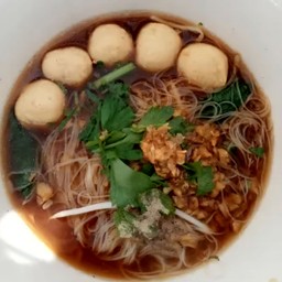 ก๋วยเตี๋ยวลูกชิ้นหมู