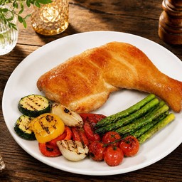 ไก่อบ น่องไก่ติดสะโพก 250 กรัม พร้อมผักลวก หรือ ย่าง