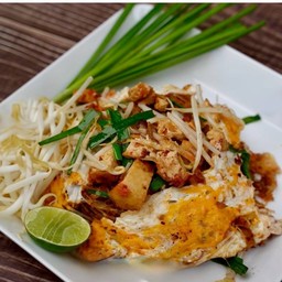 ผัดไทยวุ้นเส้น- ผัดไทยหอยทอดbyเจ๊ส้ม