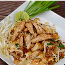 ผัดไทยไก่- ผัดไทยหอยทอดbyเจ๊ส้ม