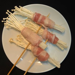สามชั้นสไลด์พันเห็ดเข็มทอง