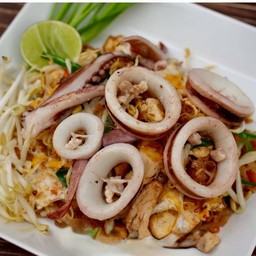 ผัดไทยปลาหมึก- ผัดไทยหอยทอดbyเจ๊ส้ม