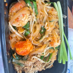 ผัดไทยเส้นจันท์+มันกุ้ง+ไข่เค็ม