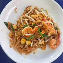 ผัดไทยเส้นจันท์ มันกุ้ง ใส่ไข่