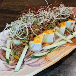 เต้าหู้เย็นราดซอสเนื้อมิโสะ (Niku miso Hiyayako)