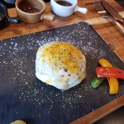 วากิวชีสแฮมเบิร์ก (160กรัม) (Wagyu Cheese  Hamburg 160 Grams) (A la carte)