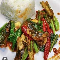 คะน้าปลากระป๋อง