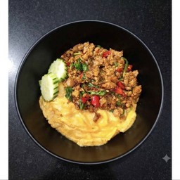 ข้าวกะเพราหมูสับไข่ข้น