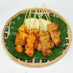 เซท ไก่แดง 5 + หมูปิ้ง 5 ไม้ พร้อม ข้าวเหนียว 1 ถุง