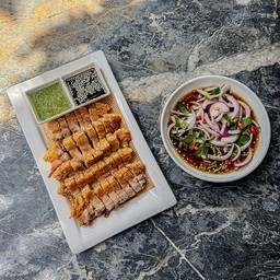 หมูกรอบ (ฟรีน้ำยำ1จาน)
