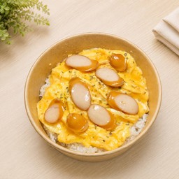 ข้าวไข่ข้น ( ใส้กรอกหนังกรอบ )
