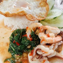 ข้าวกะเพราปลาหมึก