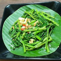 ผัดผักบุ้งไฟแดง
