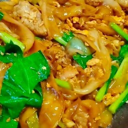เส้นใหญ่ผัดซี่อิ๋วหมู