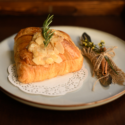 Almond Croissant 