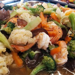 ผัดผักรวมกุ้ง