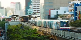 10 ร้านอาหารใกล้ BTS สนามเป้า เดินทางง่าย ฝากท้องได้ทุกมื้อ