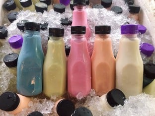 น้ำเต้าหู้สด 100% หวานน้อย ไม่มีสารกันบูด ไม่ผสมสี สีที่ได้มาจากผลไม้ 3ขวด 50บาท ออเดอร์ 5ขวด ฟรี 1 ขวด เพียง 100บาท