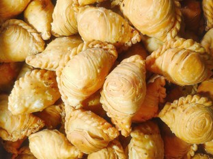 🎉กระหรี่ปั๊บ ตัวละ 10 บ. 10 ชิ้นแถม 1 ค่ะ
-ปั้นขลิบและบิตกิสสัปประรดถุงละ 35 บาท 3 ถุง 100 บ.
-ครองแครงถุงละ 35 บ.