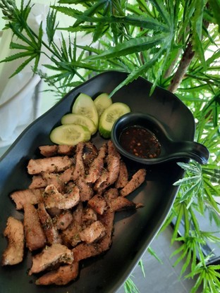 สเต็กหมูกัญชารสเด็ด  89  บาท