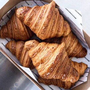 โปรโมชั่น 6 jumbo croissant  ลด 50 บาท เมื่อสั่งเมนู Jumbo Croissants (6 pcs.)