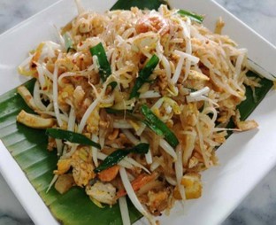 ผัดไทยธรรมดา ลด 10 บาท