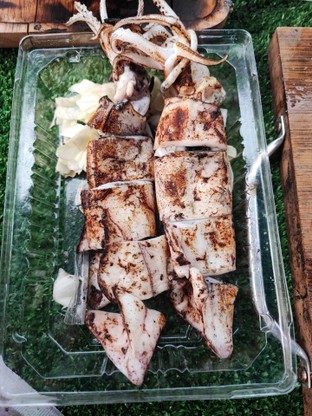 หมึกย่างน้ำดำ 2 ตัว 179 บาท