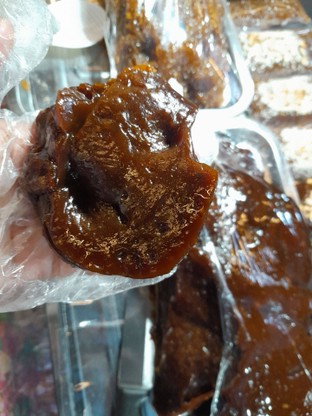 กาละแมกะทิสด หรือยาหนม ทำสดใหม่ สนใจสั่งซื้อได้นะคะ แม่ค้าแถมถั่วงา คั่วๆใหม่ๆไปให้ทุกทุกจ้า🙏