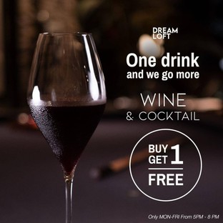 𝐎𝐍𝐄 𝐃𝐑𝐈𝐍𝐊 𝐀𝐍𝐃 𝐖𝐄 𝐆𝐎 𝐌𝐎𝐑𝐄 🥂
.
ห้ามพลาด! Happy Hour ที่ทุกคนรอยคอย 
เครื่องดื่ม WINE & COCKTAIL ซื้อ 1 รับฟรีอีก 1 
เฉพาะวันจันทร์ - วันศุกร์  เริ่มเวลาตั้งแต่ 17.00 – 20.00 น. 
.
🍽Location at The Strand Thonglor, level 3
🕐Opening Hours 
Sunday-Thursday: 11.00-22.00
Friday-Saturday: 11.00-23.00
.
สอบถามรายละเอียด หรือสำรองที่นั่ง
For RESERVATION , contact us via LINE @dreamloftbangkok 

#cocktails #wine #barsbkk #dreamloftbangkok #thestrandthonglor #promotion