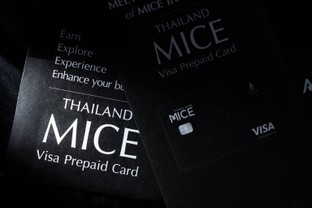 โปรโมชั่น Miec Card ลด 100 บาท เมื่อสั่งเมนูในหมวด Souvenirs, Taste of Phuket, Ice cream, special, Toppings, Classic จำนวน 1 ที่