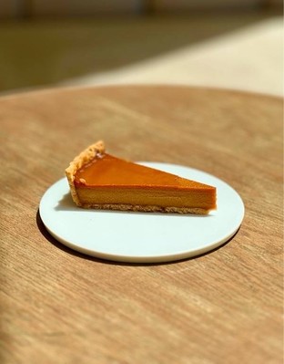โปรโมชั่น Staff Discount Off menu ลด 30 % เมื่อสั่งเมนู Duck Sausage Roll, Oxtail cottage pie , Lemon Almond Tart , Pork Sausage Roll, caramel custard tart