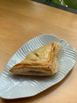 โปรโมชั่น พายครัวซองต์ลดราคา ลด 5 บาท เมื่อสั่งเมนู S-ขนมปังเกลือ, S - พายไก่/ผักโขม/ทูน่า, S - ครัวซองค์, S - พายเผือก/ลูกตาล/มันม่วง