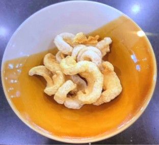 โปรโมชั่น ใช้คูปอง แคบหมู ลด 20 บาท เมื่อสั่งเมนู  จำนวน 1 ที่