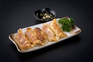 โปรโมชั่น 50%Off Gyoza ลด 50 % เมื่อสั่งเมนูในหมวด Menu of the month, ข้าวด้ง, อาหารทานเล่น, Bento, สลัด/ยำ, โรล, เมนูเส้น, ซาชิมิ, เครื่องเคียง, ซูชิ, Topping , ของหวาน, Ezze Special , โรลผัก, ข้าวหน้า, โรล เดลิเวอรี่ ครบ 750 บาท