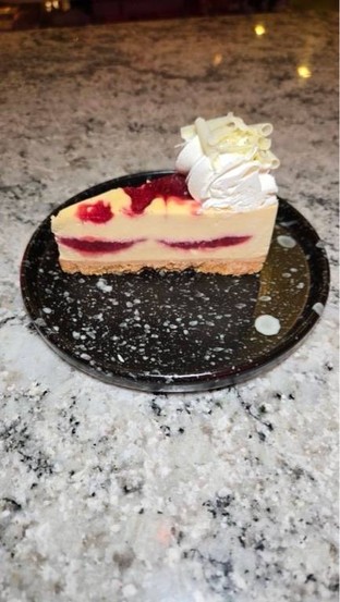 โปรโมชั่น ชิ้นที่ 2 ลด 15% ลด 15 % เมื่อสั่งเมนู แอปเปิ้ลครัมเบิ้ลซอสวานิลลา, บลูเบอร์รี่ชีสเค้ก, เค้กมะพร้าว, บิสคอฟ คุกกี้ ชีสเค้ก, สตรอเบอร์รี่ชีสเค้ก, Chocolate Overload Cake, Red Velvet Cake