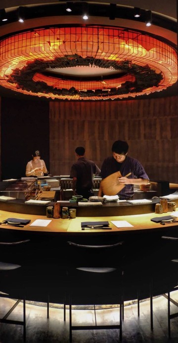 Yanagiya ร้านอาหาร Omakase Sumiyaki จากเมือง Mizunami ในจังหวัด Gifu ร้านระดับรางวัล ซึ่งเปิดให้บริการมากว่า 73 ปี มาเปิดให้บริการในต่างประเทศเป็นครั้งแรกที่กรุงเทพฯ ในชื่อ Shun by Yanagiya ซึ่ง ชุน แปลว่า ฤดูกาล