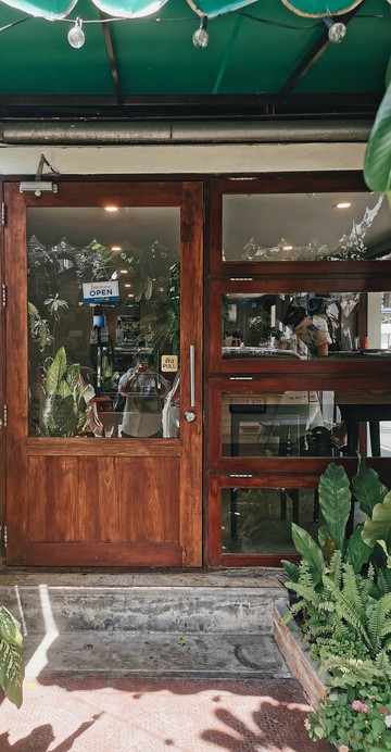 ใครกำลังอยากกินพาสต้าเส้นสดต้องร้านนี้เลย ปกติเราจะเห็นร้านพาสต้าทำเส้นสดอย่างมากก็ 2-3 ชนิด แต่ร้านนี้ทำจริงจังกว่า 10 ชนิด และทำโชว์ให้ได้เห็นตลอดทั้งวัน