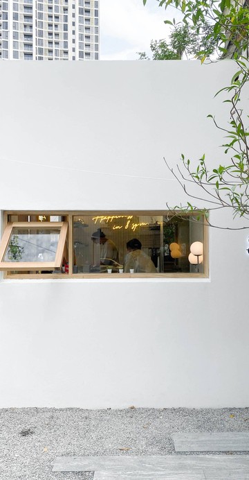 ร้านพื้นที่จิ๋ว 8 ตารางเมตร บนพื้นที่เดียวกับ F.I.X Coffee ในซอยประดิพัทธ์ 17 ร้านนี้เป็นร้านไก่ทอดคาราอาเกะสไตล์ญี่ปุ่น