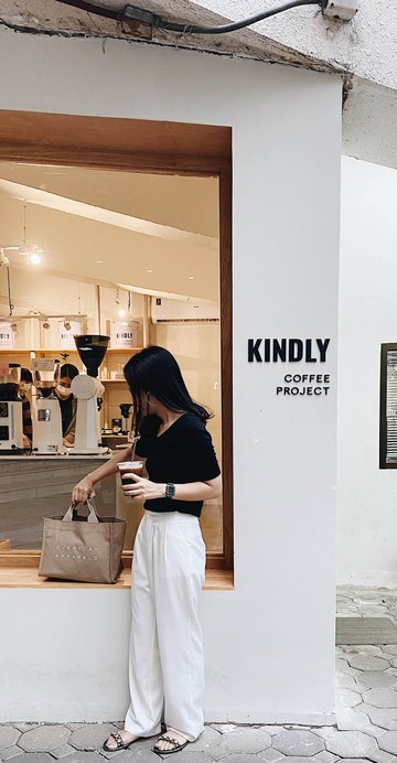 คอฟฟี่สแตนด์ย่านนานาภายในตึก Pacific Place Tower ที่มีขนาดจิ๋วแต่แจ๋ว