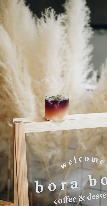 คาเฟ่สไตล์มินิมอลย่านหลานหลวงที่ใช้พื้นที่ตึกเก่ารีโนเวทใหม่เป็นคาเฟ่สุดเก๋